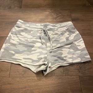 Z supply camo comfy cool shorts